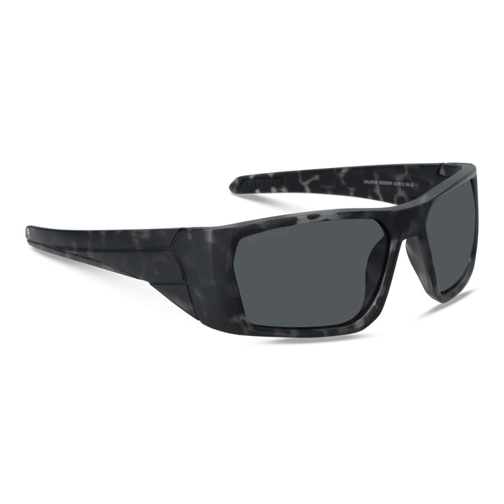 Lenses sunglasses deportivos polarized optical for curvos with or sin prescription for pesca eyewear envolventes recycled plastic sustainable ecologico with or sin prescription corporate gift angled view Bonoboss #color_dark-camo