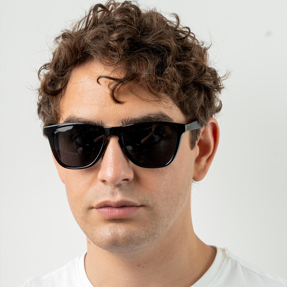 anteojos de sol polarizados frogskin oakley polarizados hombre negros vista frontal #color_negro