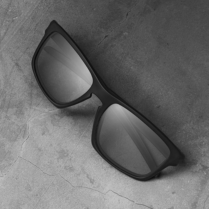 Lenses sunglasses recycled plastic rectangular clasicos black for women and men Bonoboss #color_negro