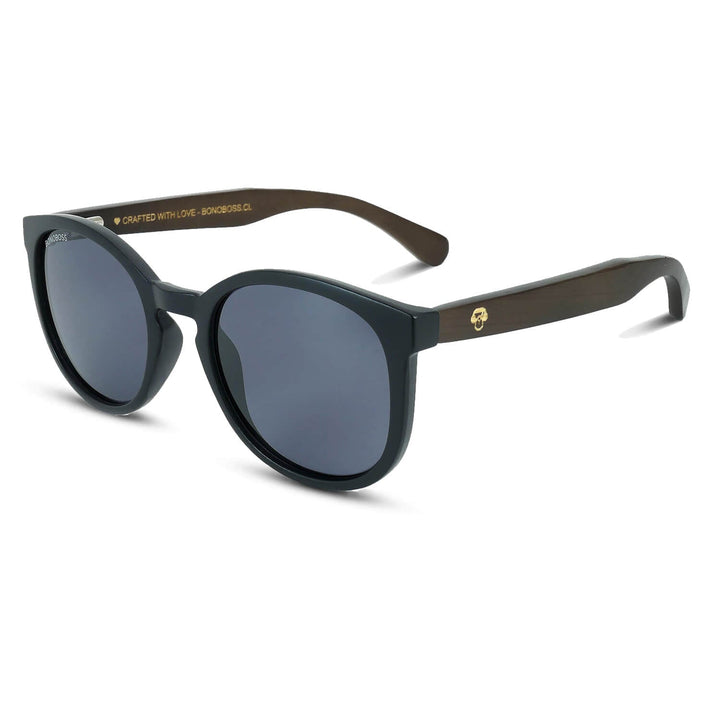 Eyeglasses round recycled plastic and wooden temples natural sustainable with color lenses black. polarized and forma redonda. Bonoboss #color_negro