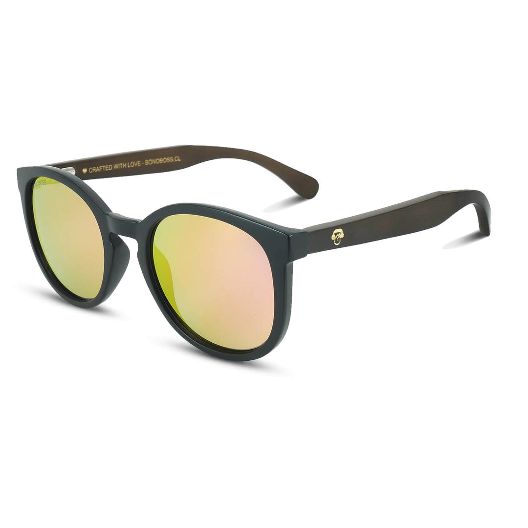 Eyeglasses round recycled plastic and wooden temples natural sustainable with color lenses black. polarized and forma redonda. Bonoboss #color_espejado-rosado