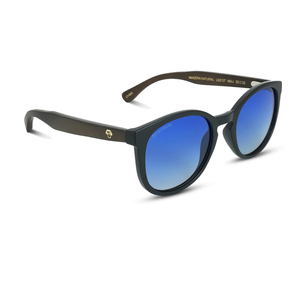 Eyeglasses round recycled plastic and wooden temples natural sustainable with color lenses gradient blue. polarized and forma redonda. Bonoboss #color_degrade-azul