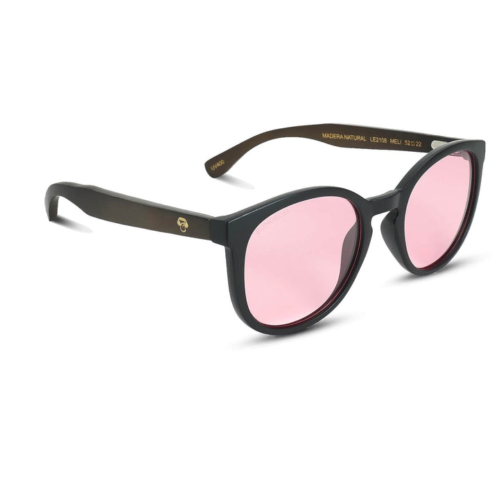 Eyeglasses round recycled plastic and wooden temples natural sustainable with color lenses pink polarized and forma redonda. Bonoboss #color_rosado