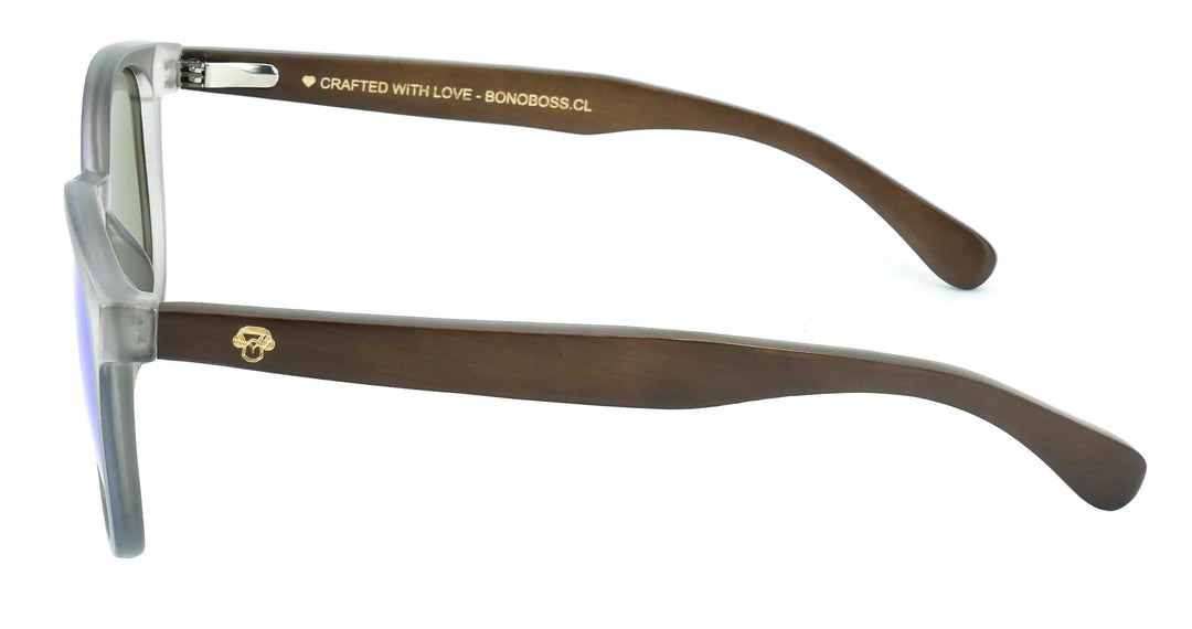 Eyeglasses round recycled plastic and wooden temples natural sustainable with color lenses mirrored blue. polarized and forma redonda. the gafa es clear Bonoboss