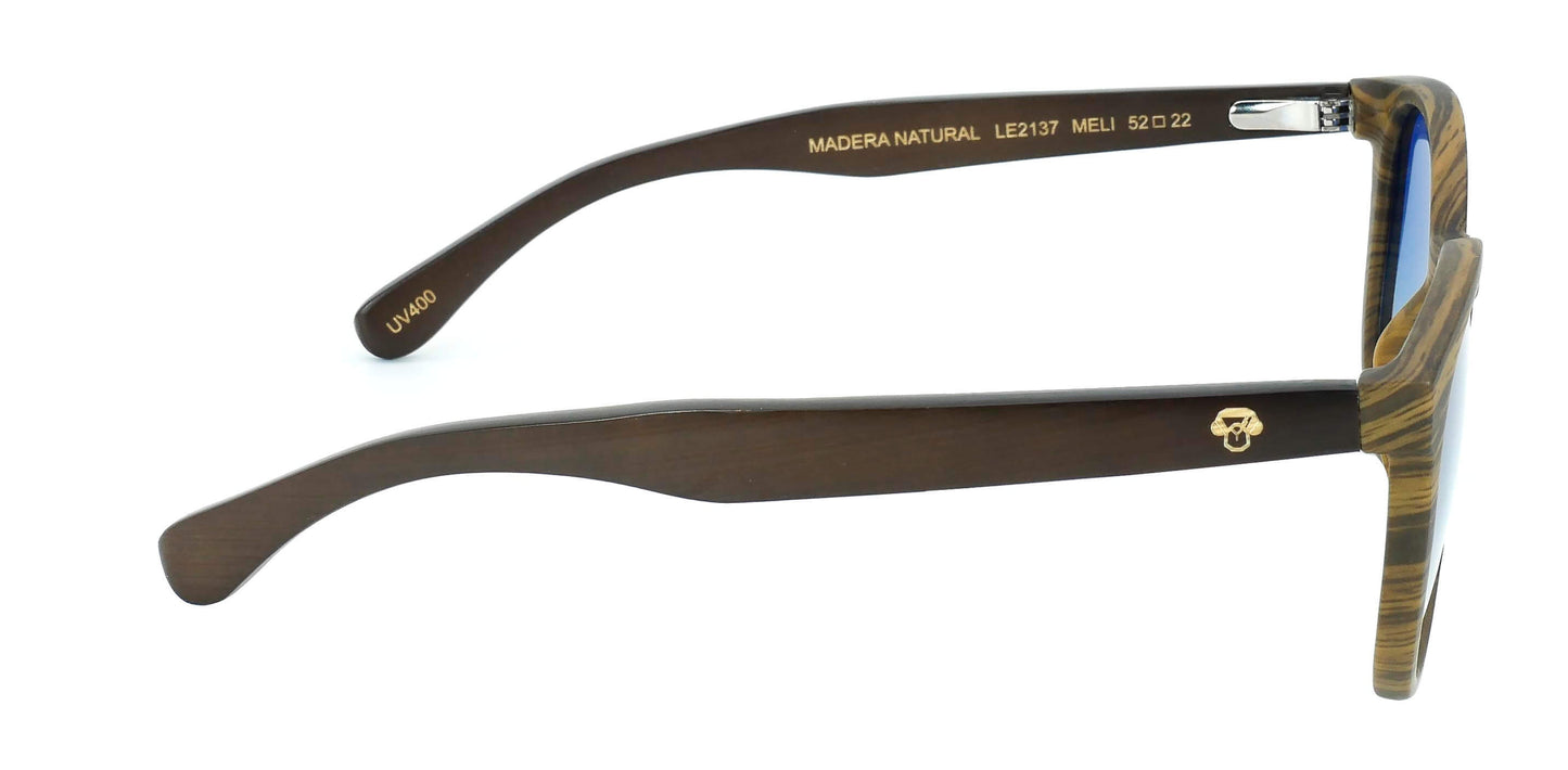 anteojos redondos de plástico reciclado y varillas de madera natural sustentable con lentes de color degradado azul polarizadas y forma redonda. #color_degrade-azul