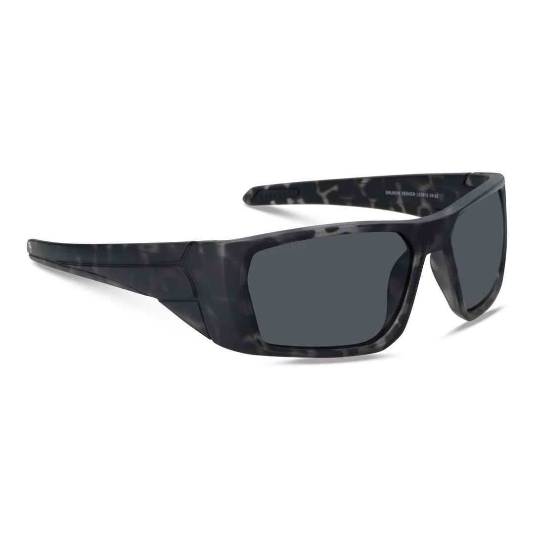 Lenses sunglasses deportivos polarized optical for curvos with or sin prescription for pesca eyewear envolventes recycled plastic sustainable ecologico with or sin prescription corporate gift angled view Bonoboss #color_dark-camo