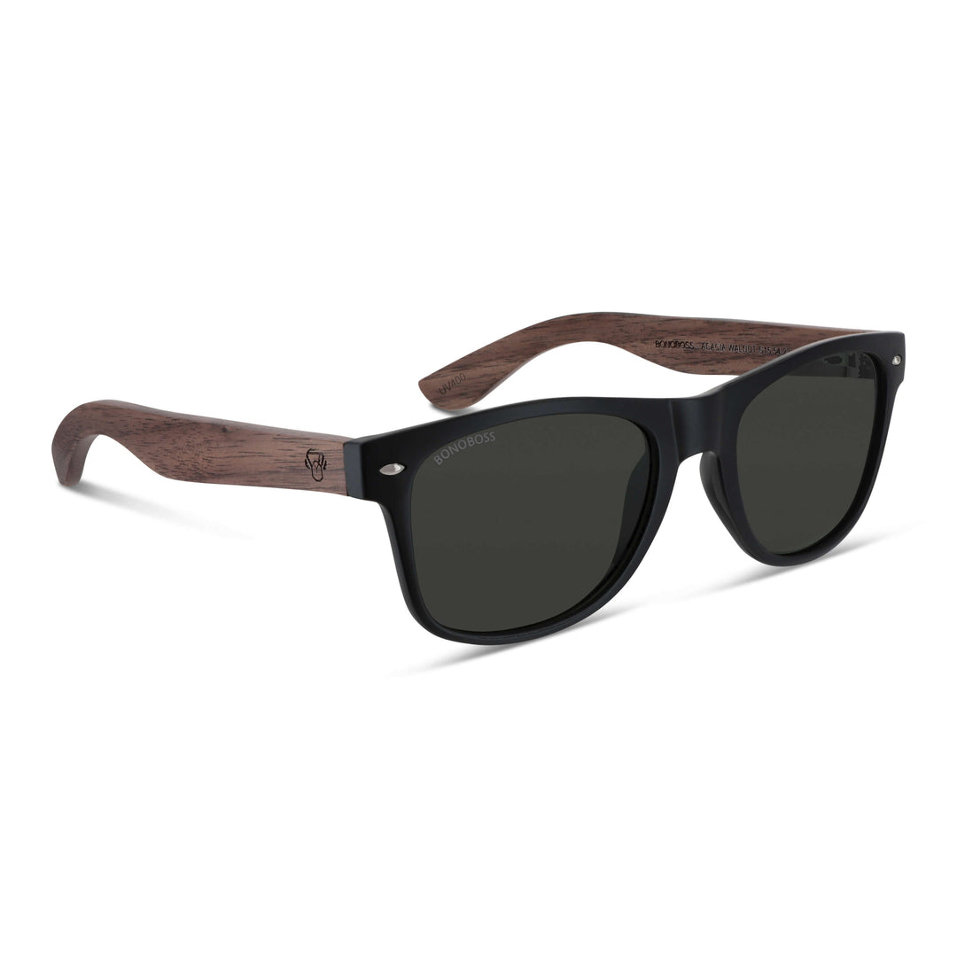 Acacia eyeglasses wayfarer rayban recycled plastic bonoboss corporate gift with natural wood color and color marco black angled view and lenses color black polarized #color_smoke
