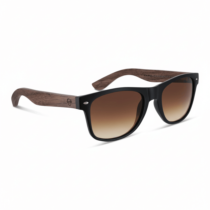 Acacia eyeglasses wayfarer rayban recycled plastic bonoboss corporate gift with natural wood color and color marco black angled view and lenses color gradient brown polarized #color_gradiente-cafe