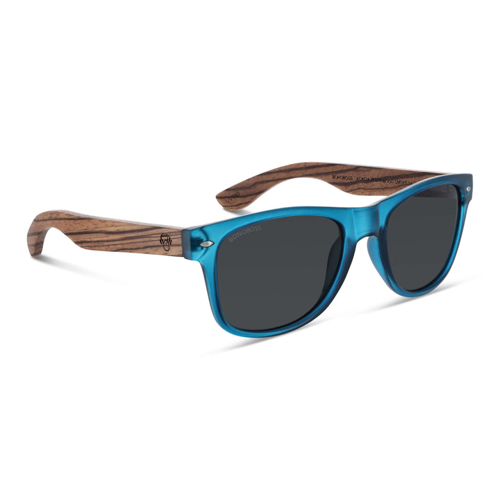 Sunglasses polarized recycled plastic corporate gift blue and lenses polarized black angled view with wooden temples natural front Bonoboss #color_ocean