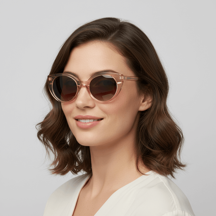 La side view a women pelo ondulado wearing unos sunglasses eyewear polarized forma agatada retro large color champagne pink Bonoboss #color_champagne