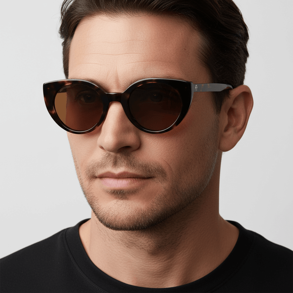 Un men wearing eyeglasses agate pattern tortoise bonoboss in side view #color_carey