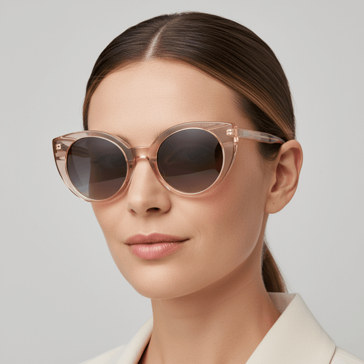 La side view a women pelo liso tomado and round face wearing unos sunglasses eyewear polarized forma agatada retro large color champagne pink Bonoboss #color_champagne