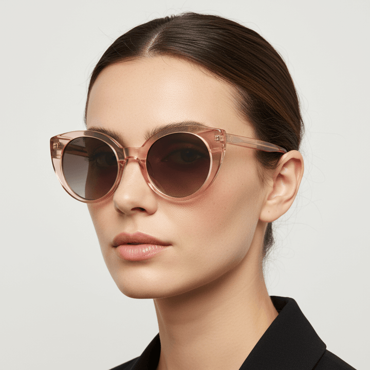 La side view a women pelo liso tomado and round face wearing unos sunglasses eyewear polarized forma agatada retro large color champagne pink Bonoboss #color_champagne