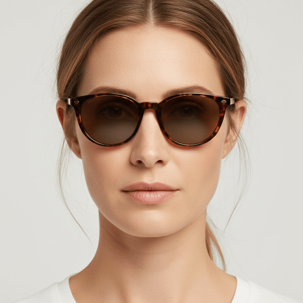 La front view unas women cara ovalada pelo colorin wearing eyewear sunglasses polarized tortoise with color lenses brown . estos lenses quedan bien in womenes and mens round face Bonoboss #color_carey