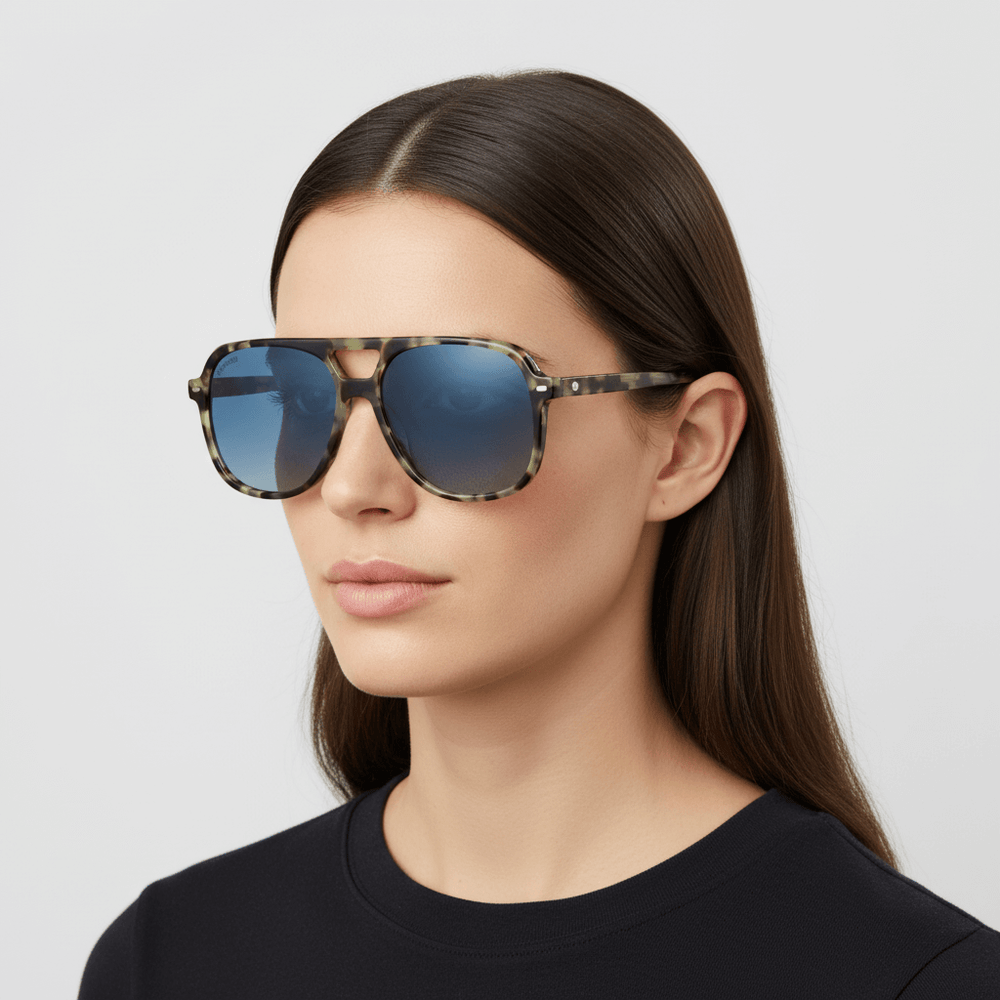 La side view a women with cara ovalada and pelo liso suelto wearing unos sunglasses bonoboss oversized tortoise green militar with lenses gradient blue forma aviador clasica moda for men and women #color_verde