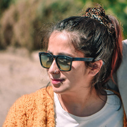 anteojos de sol rectangulares polarizados negros para hombre y mujer con lentes de color negro #color_degrade-azul