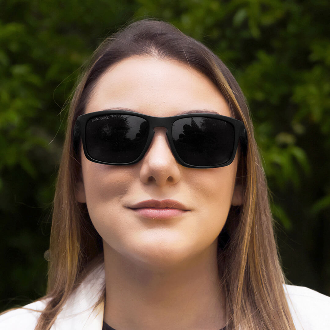 Lenses sunglasses recycled plastic rectangular clasicos black for women and men Bonoboss #color_negro