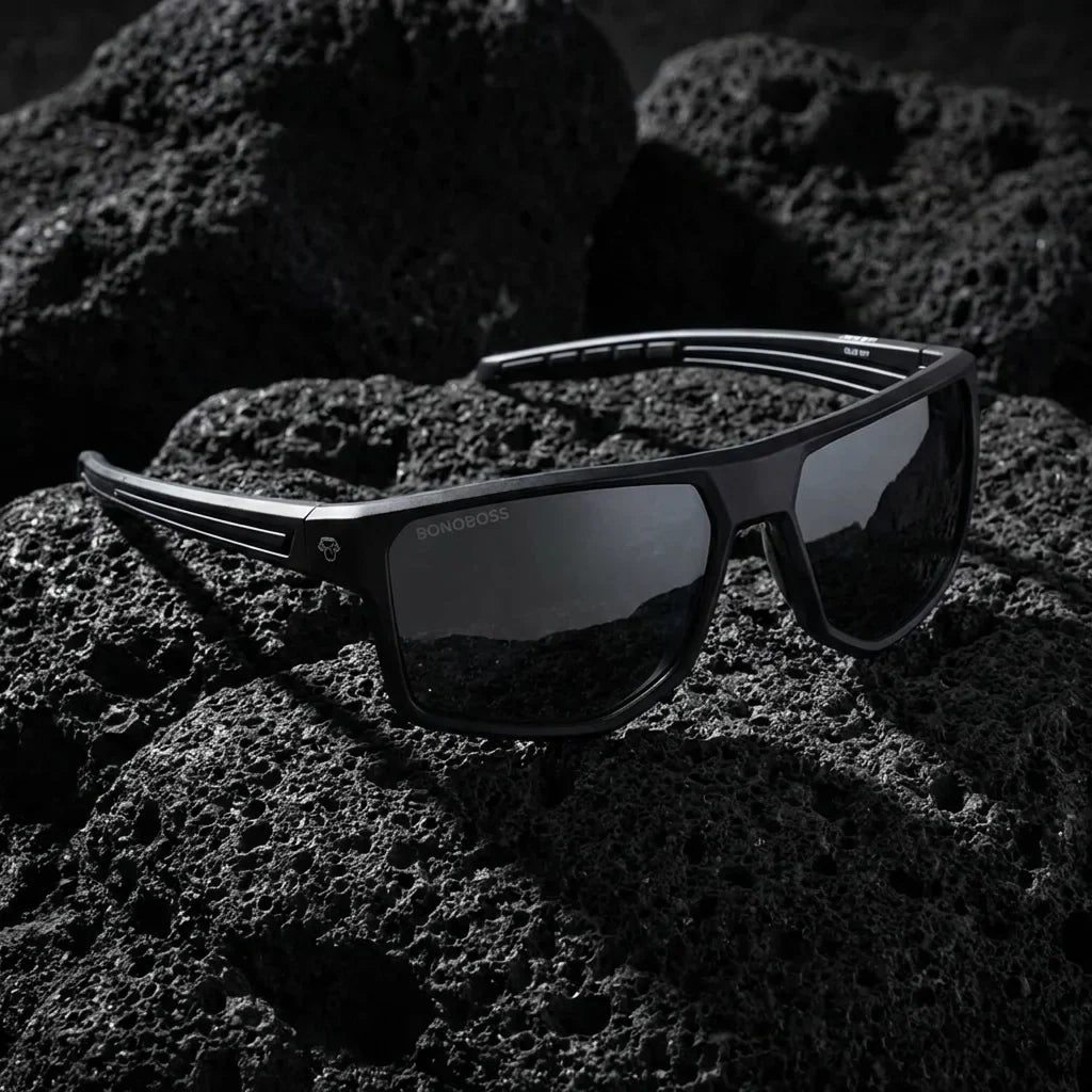 Lenses sun ollie polarized UV400 bio-acetate black sobre roca volcanica textura natural detalle bonoboss #editorial_polarizado #color_negro