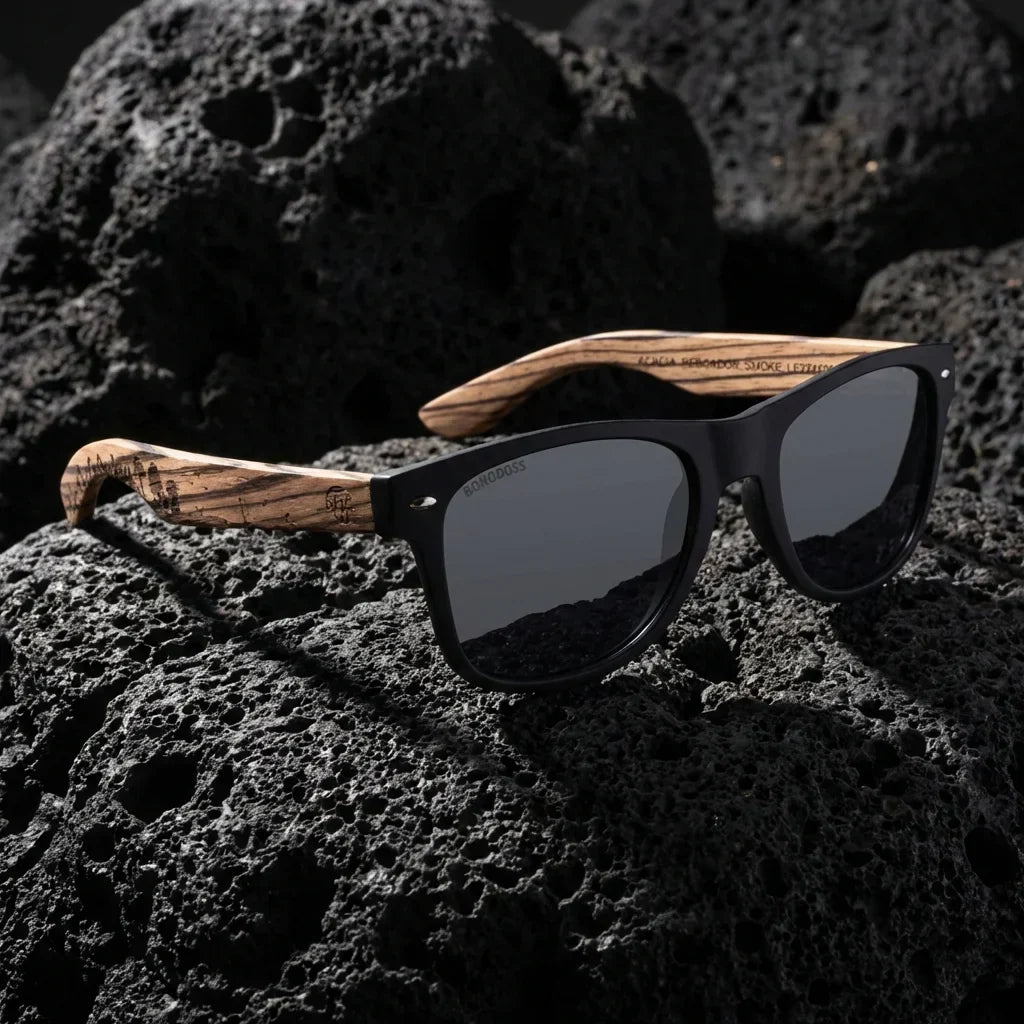 Lentes sol Acacia Designers polarizados UV400 fisherman sobre roca volcanica textura natural Bonoboss #editorial_polarizado #color_fisherman