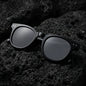 Lentes sol Meli polarizados UV400 bio-acetato negro sobre roca volcanica textura natural contraste Bonoboss #editorial_grid1 #color_negro