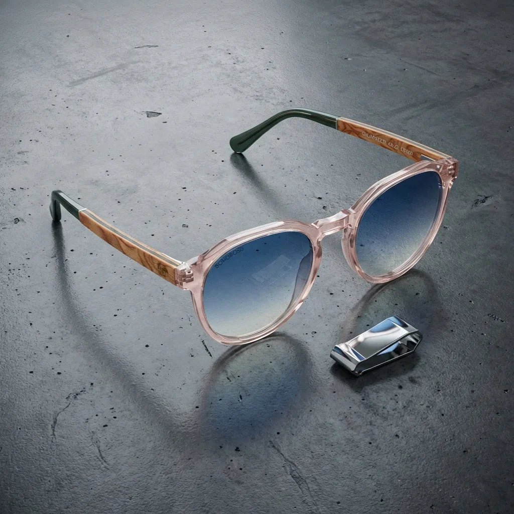 Women wearing lenses sun galapagos wood nogal polarized clear women in playa arena oceano UV400 bonoboss #editorial_sustentabilidad #color_transparente