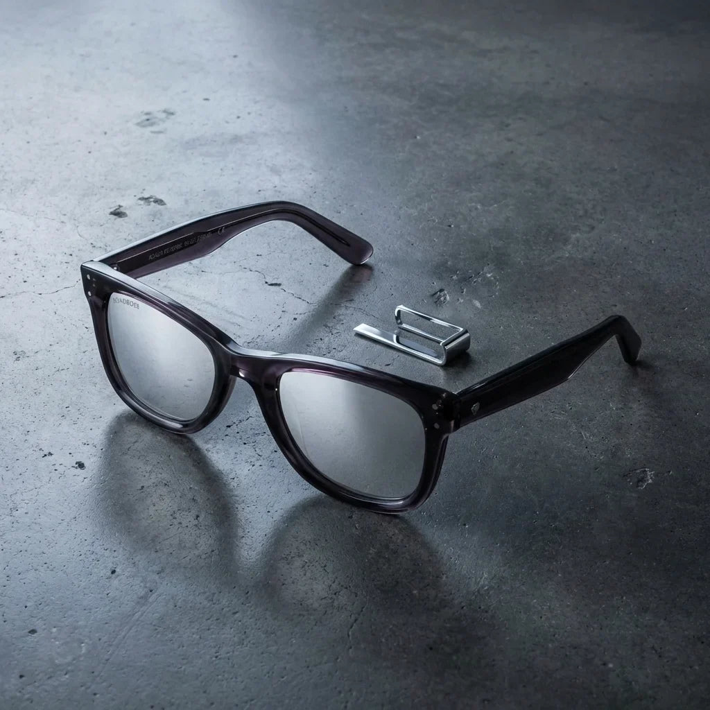 Lenses sun acacia reverse polarized UV400 wood zebrawood mirrored gray sobre concreto urbano textura industrial bonoboss #editorial_polarizado #color_espejado-gris