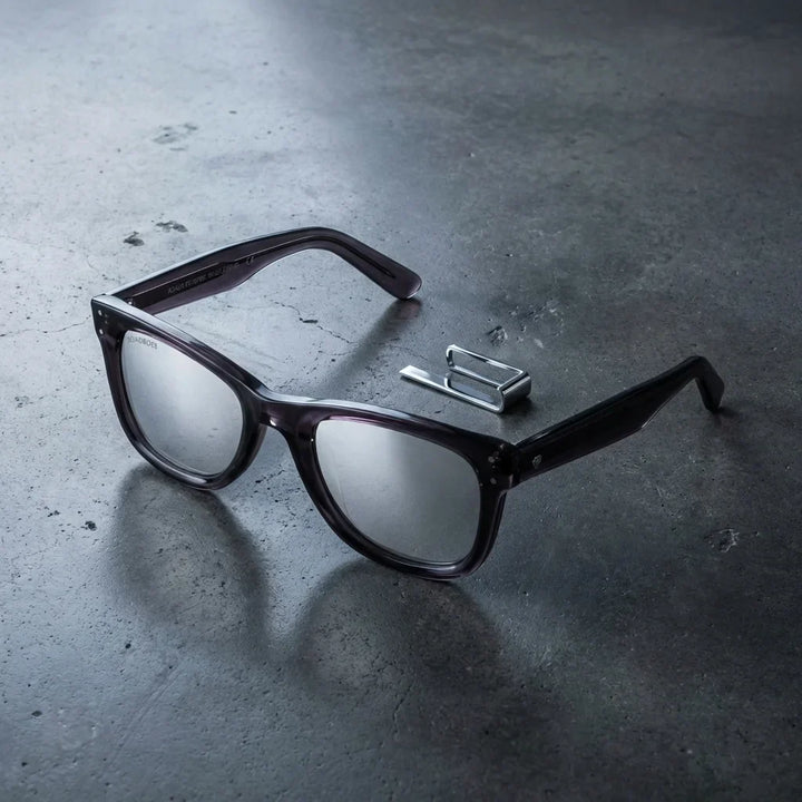 Lenses sun acacia reverse polarized UV400 wood zebrawood mirrored gray sobre concreto urbano textura industrial bonoboss #editorial_polarizado #color_espejado-gris