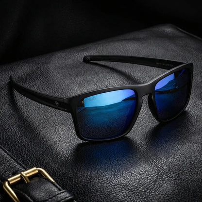 Lentes sol Lautaro RPET polarizados UV400 RPET reciclado azul sobre cuero negro detalle brass premium Bonoboss #editorial_polarizado #color_azul