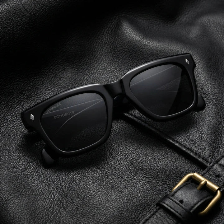 Lenses sun bruno polarized UV400 bio-acetate black sobre black leather premium brass detail bonoboss #editorial_polarizado #color_negro