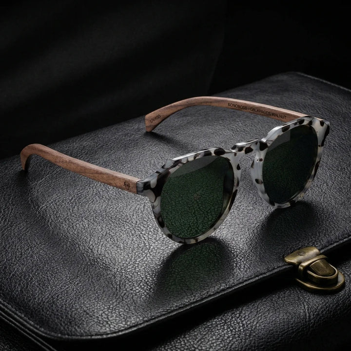 Lenses sun galapagos polarized UV400 acetate wood tortoise sobre marmol black elegant surface bonoboss #editorial_polarizado #color_carey