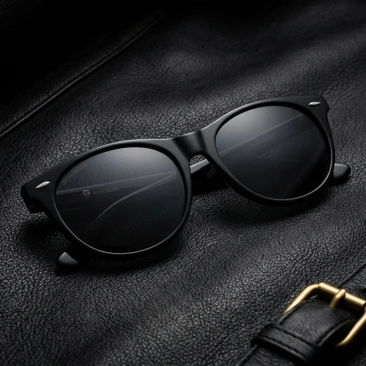 Lenses sun hanga roa polarized UV400 bio-acetate black sobre black leather premium brass detail elegante bonoboss #editorial_polarizado #color_negro