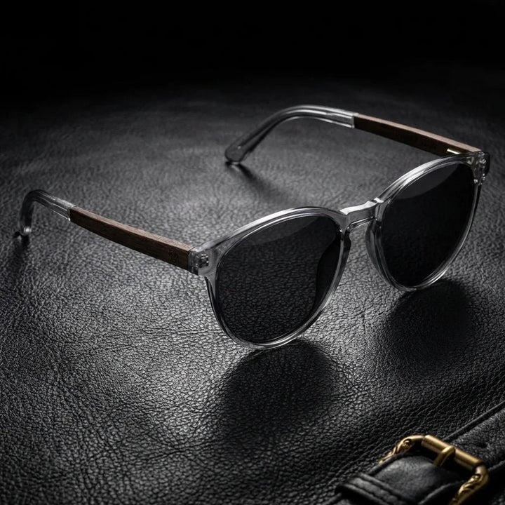 Lenses sun chiloe 220 black polarized UV400 clear sobre black leather premium brass detail bonoboss #editorial_polarizado #color_transparente