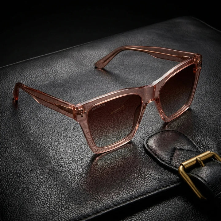 Lenses sun bruna retro polarized UV400 damasco sobre black leather premium brass detail bonoboss #editorial_polarizado #color_damasco