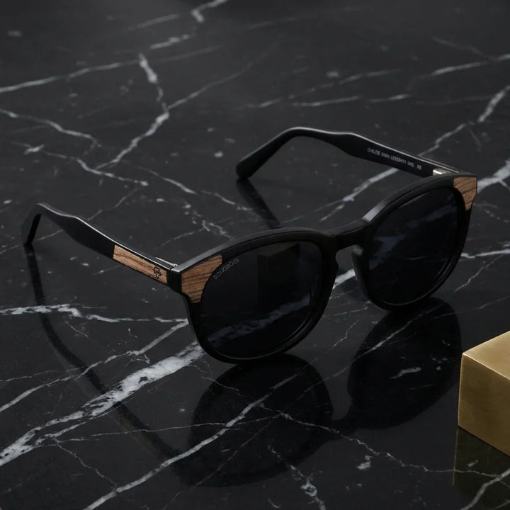 Lenses sun chiloe 0084 polarized UV400 bio-acetate black sobre marmol black superficie premium elegante bonoboss #editorial_polarizado #color_negro
