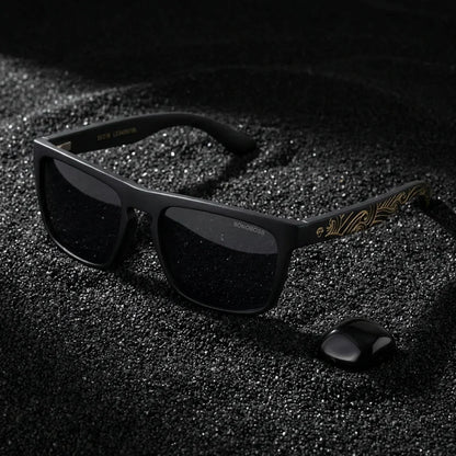 Lentes sol Lautaro Dark Designer's polarizados UV400 madera waves sobre arena negra textura volcanica contraste Bonoboss #editorial_grid1 #color_waves