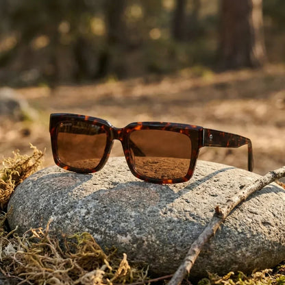 Lentes sol Amsterdam polarizados UV400 carey sobre piedra patagonica textura natural Bonoboss #editorial_polarizado #color_carey