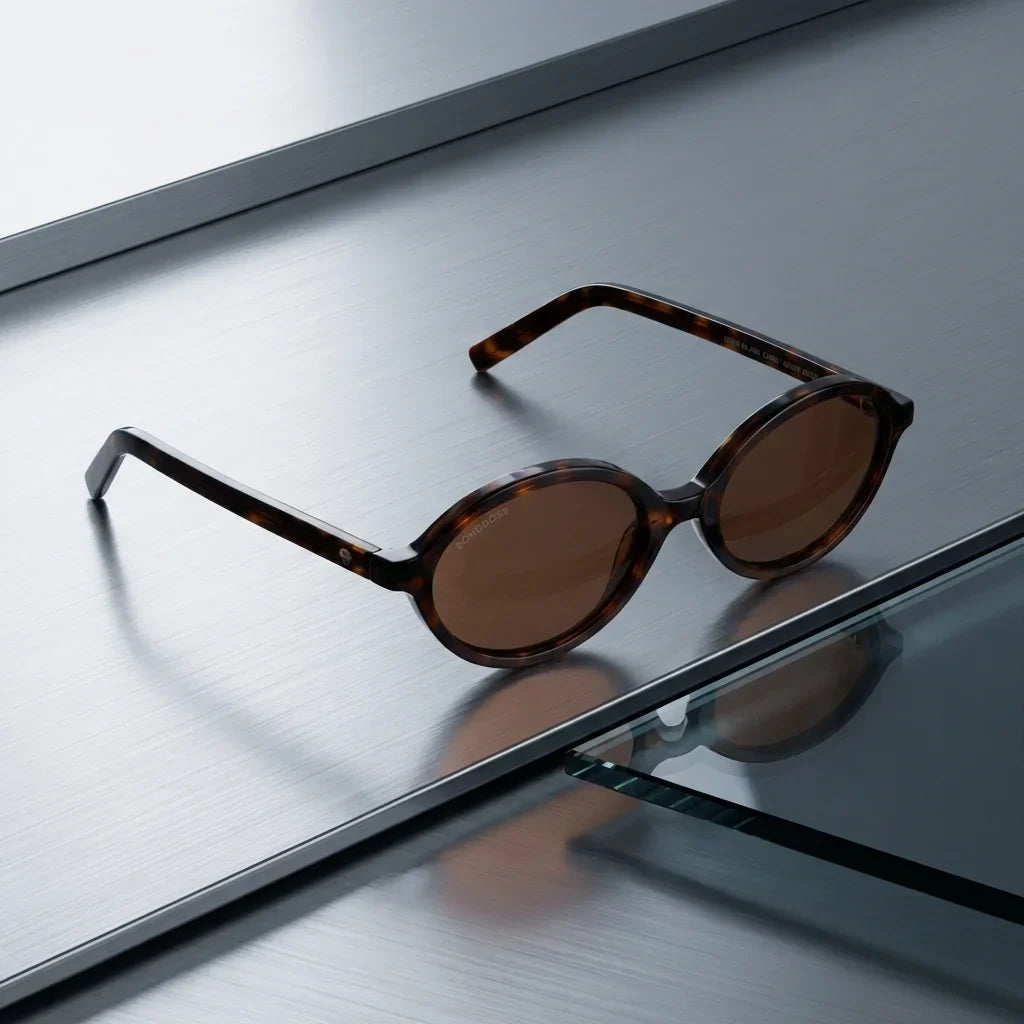 Lenses sun guapi island polarized UV400 bio-acetate tortoise sobre metal brushed industrial surface premium bonoboss #editorial_polarizado #color_carey
