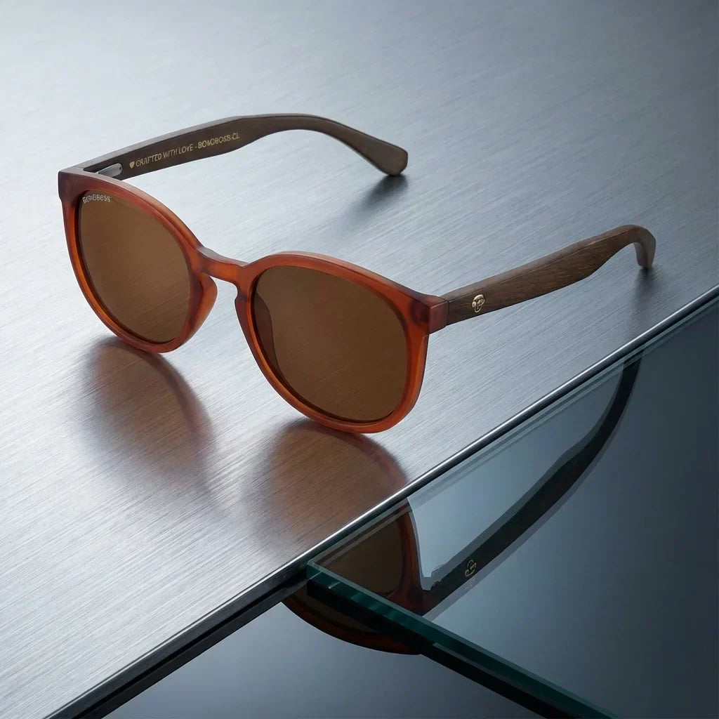 Lentes sol Meli Wine polarizados UV400 madera wine polarizado Brown sobre superficie metal brushed Bonoboss #editorial_grid1 #color_brown