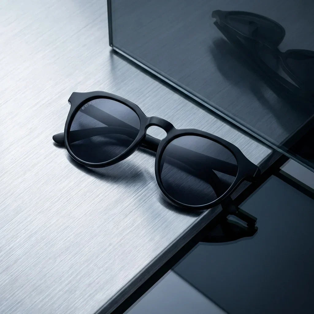 Lentes sol Galapagos polarizados UV400 acetato madera negro smoke sobre superficie metal brushed industrial Bonoboss #editorial_grid1 #color_negro-smoke