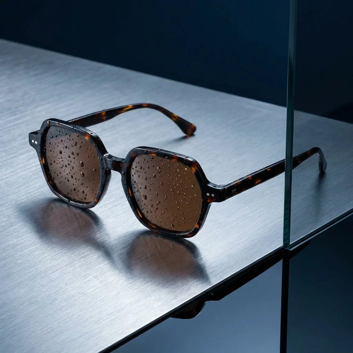 Lenses sun canarias polarized UV400 bio-acetate tortoise sobre brushed metal industrial surface bonoboss #editorial_grid1 #color_carey