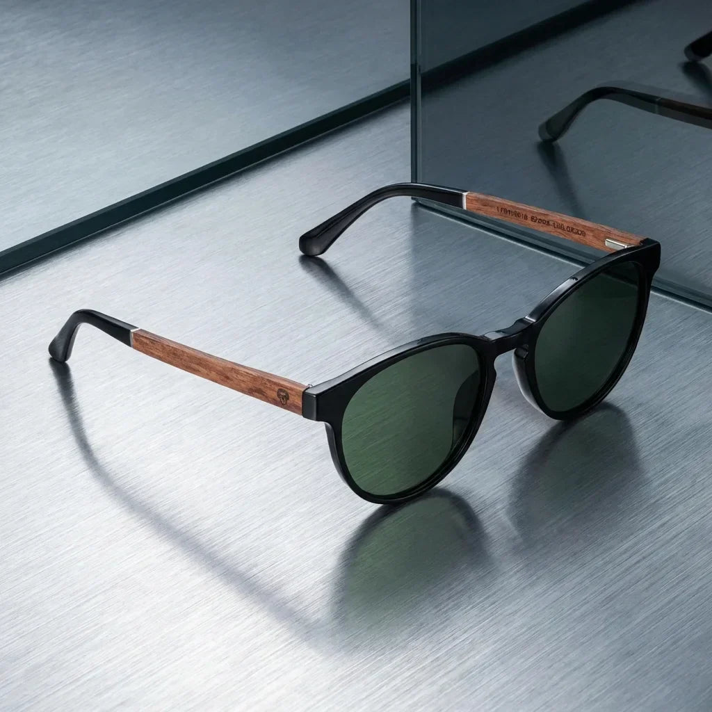 Lentes sol Chiloe 220 Black polarizados UV400 G15 sobre superficie metal brushed industrial Bonoboss #editorial_polarizado #color_g15