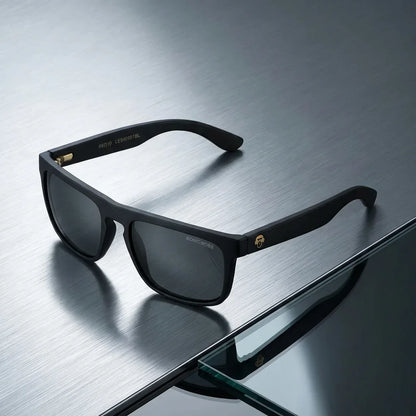 Lentes sol Lautaro Dark polarizados UV400 acetato negro sobre superficie metal brushed industrial Bonoboss #editorial_grid1 #color_negro