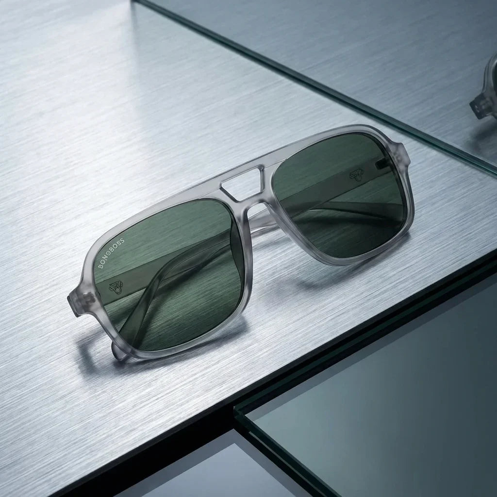 Lentes sol Orson RPET polarizados UV400 reciclado transparente sobre metal brushed superficie industrial Bonoboss #editorial_grid1 #color_transparente