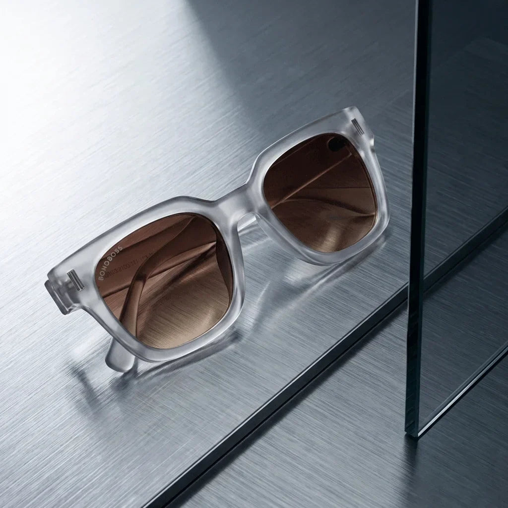 Lentes sol Osorno RPET polarizados UV400 reciclado transparente sobre metal brushed superficie industrial Bonoboss #editorial_grid1 #color_transparente