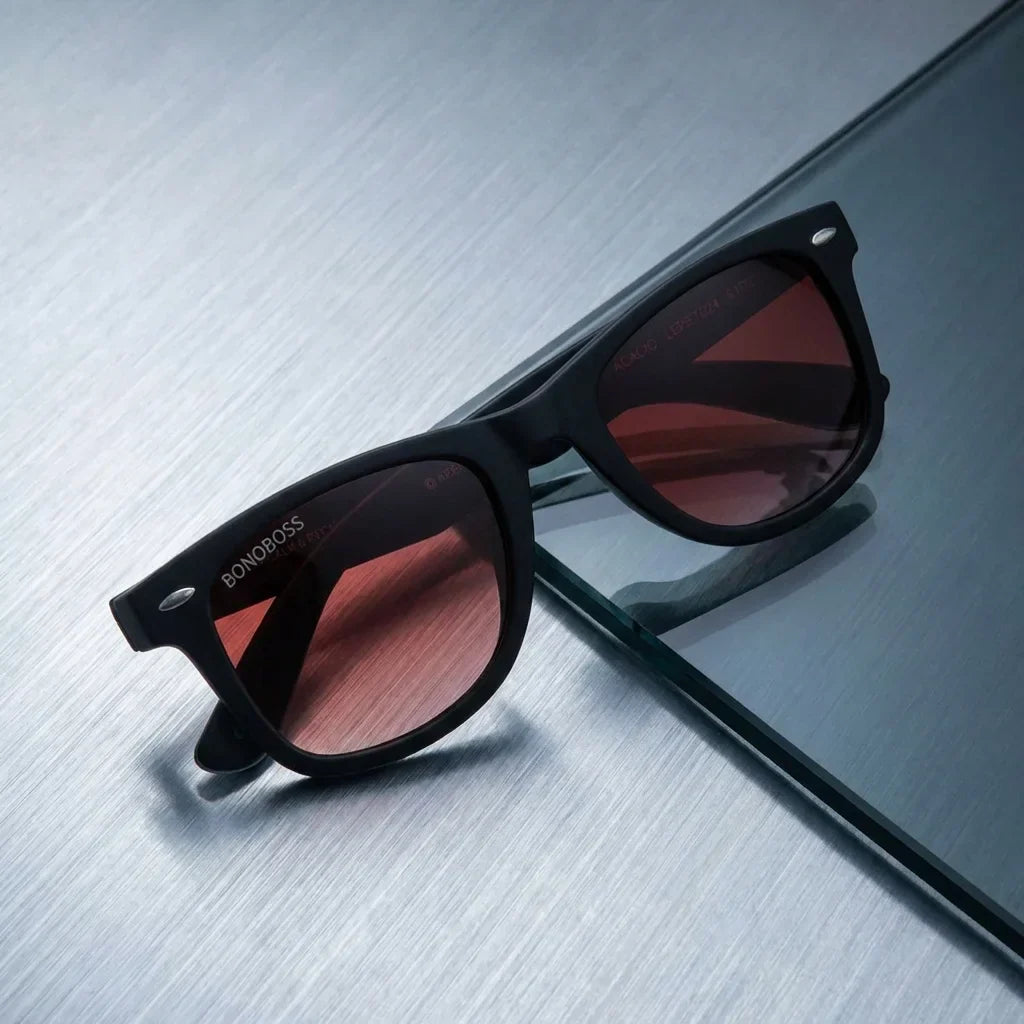 Lentes sol Acacio rPET polarizados UV400 RPET reciclado rojo sobre superficie metal brushed industrial Bonoboss #editorial_grid1 #color_rojo