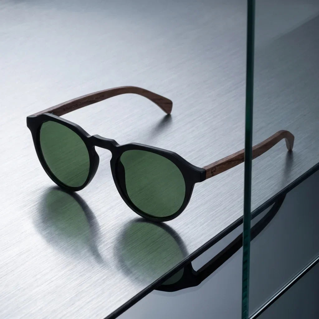 Lentes sol Galapagos polarizados UV400 acetato madera negro G15 sobre superficie metal brushed industrial Bonoboss #editorial_grid1 #color_negro-g15