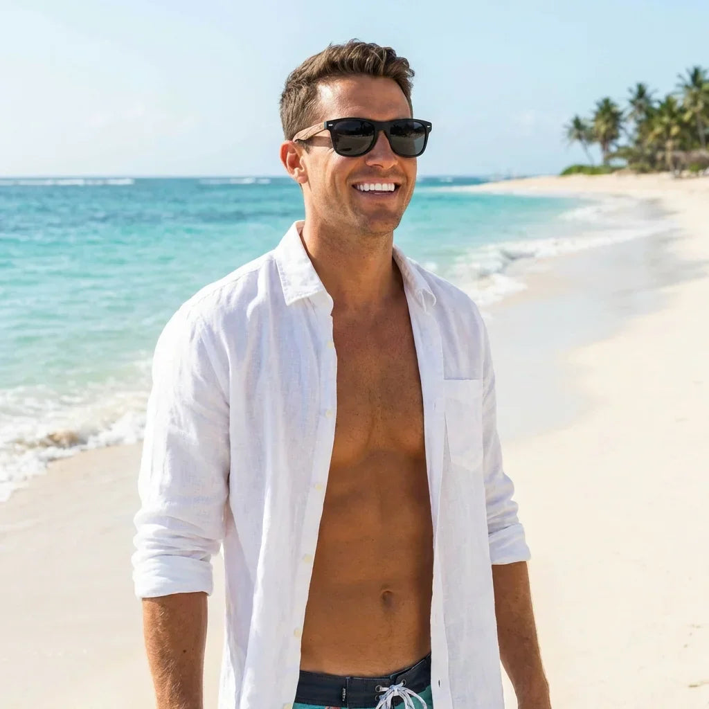 Hombre usando lentes sol Acacia Designers polarizados fisherman playa oceano proteccion UV400 Bonoboss #editorial_detail1 #color_fisherman