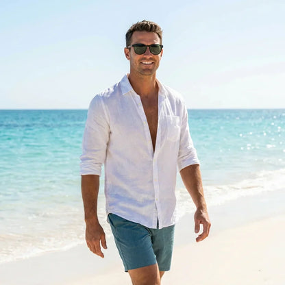 Hombre usando lentes sol Chiloe 220 Black polarizados G15 playa oceano proteccion UV400 Bonoboss #editorial_detail1 #color_g15