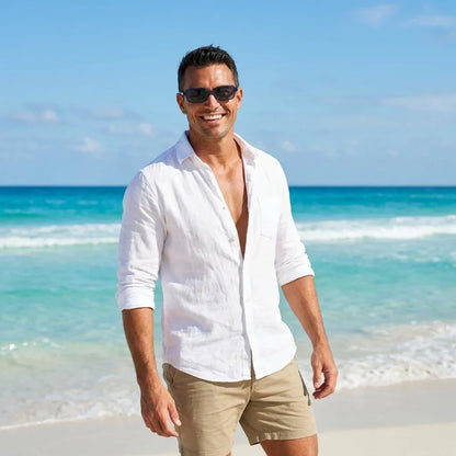 Hombre usando lentes sol Navarino bio-acetato polarizados azul playa arena oceano proteccion UV estilo costero Bonoboss #editorial_banner #color_azul