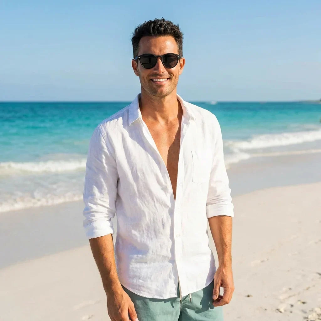 Hombre usando lentes sol Joplin RPET RPET reciclado del oceano polarizados negro playa arena oceano proteccion UV estilo costero Bonoboss #editorial_detail1 #color_negro